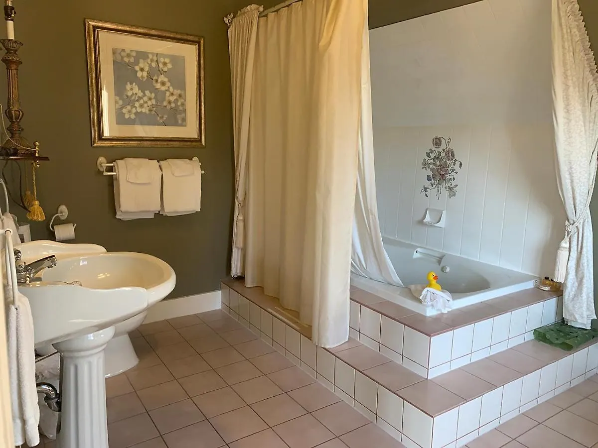 *** Bed & Breakfast Haterleigh Heritage Inn Victoria Canada