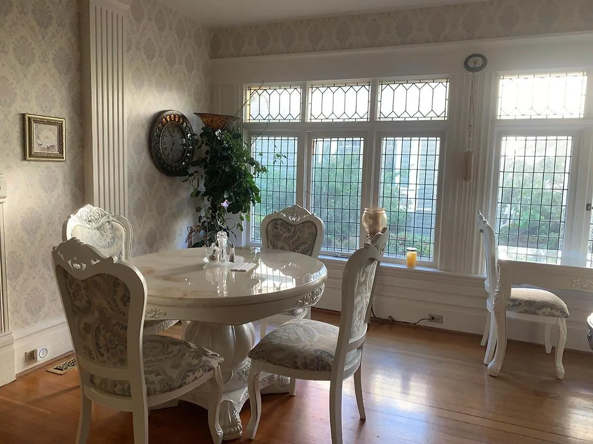 *** Bed & Breakfast Haterleigh Heritage Inn Victoria Canada