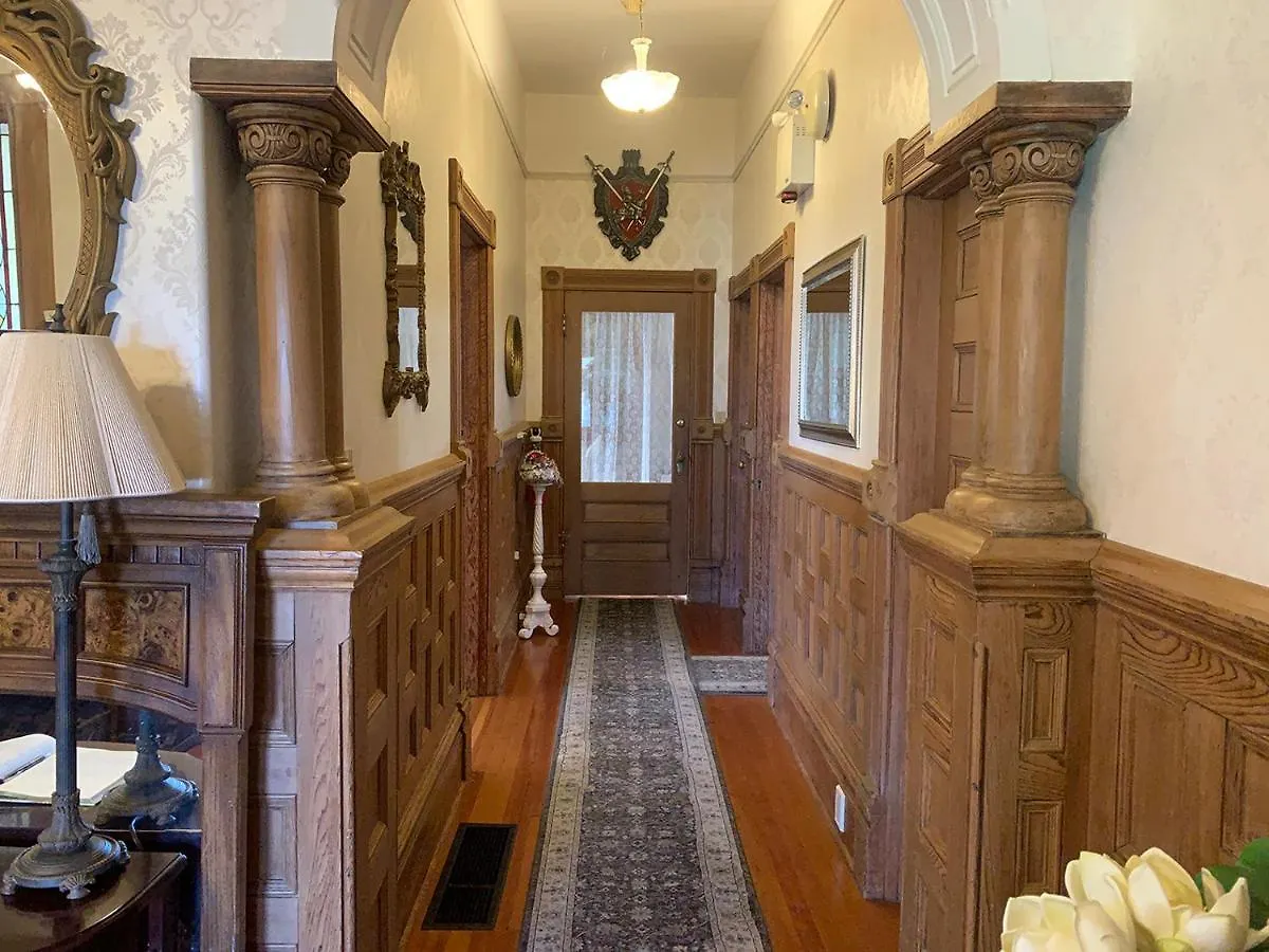Haterleigh Heritage Inn Victoria Bed & Breakfast