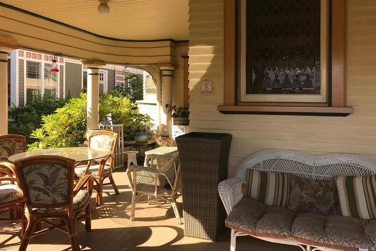 Haterleigh Heritage Inn Victoria Canada