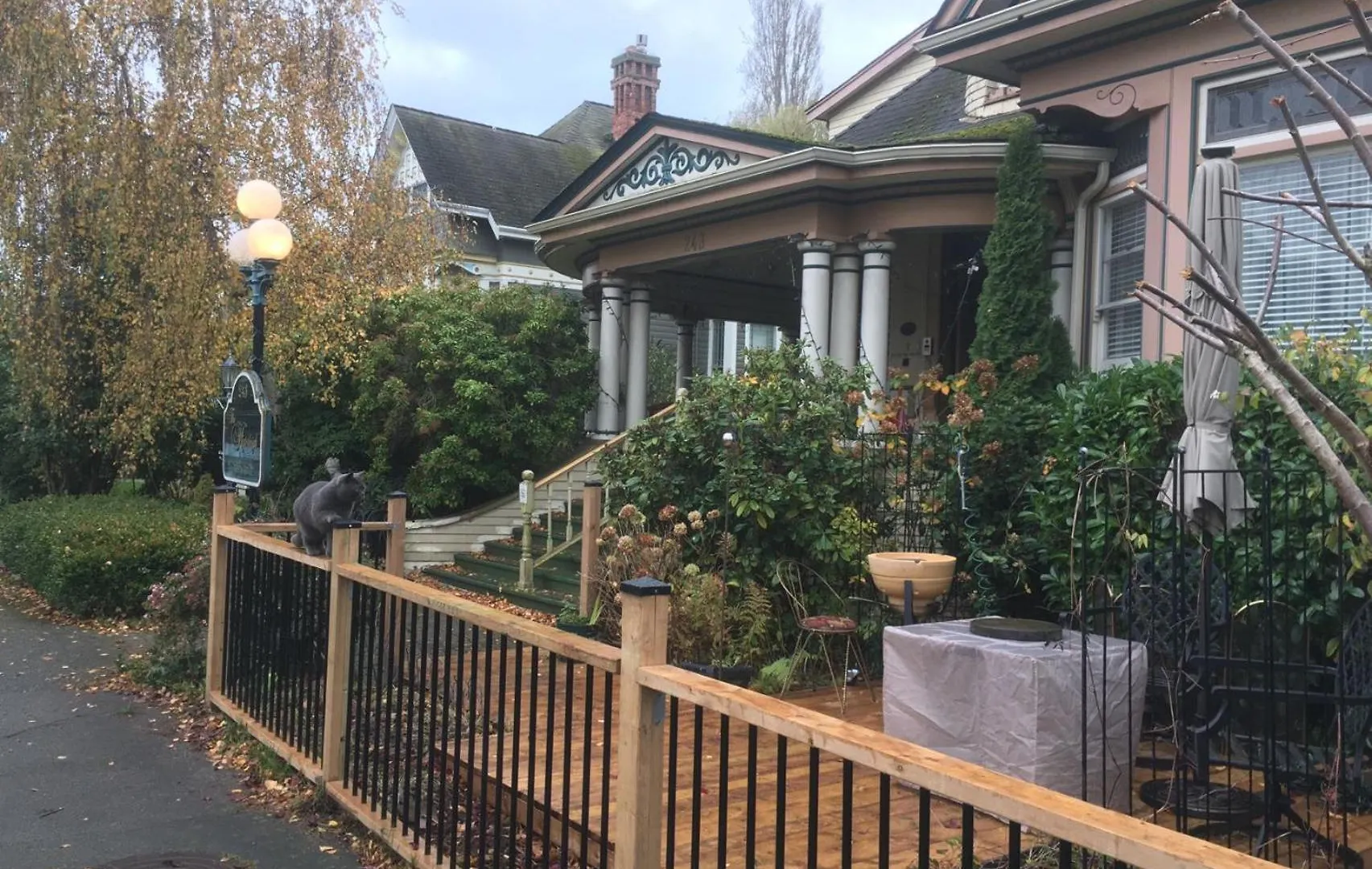 *** Bed & Breakfast Haterleigh Heritage Inn Victoria Canada