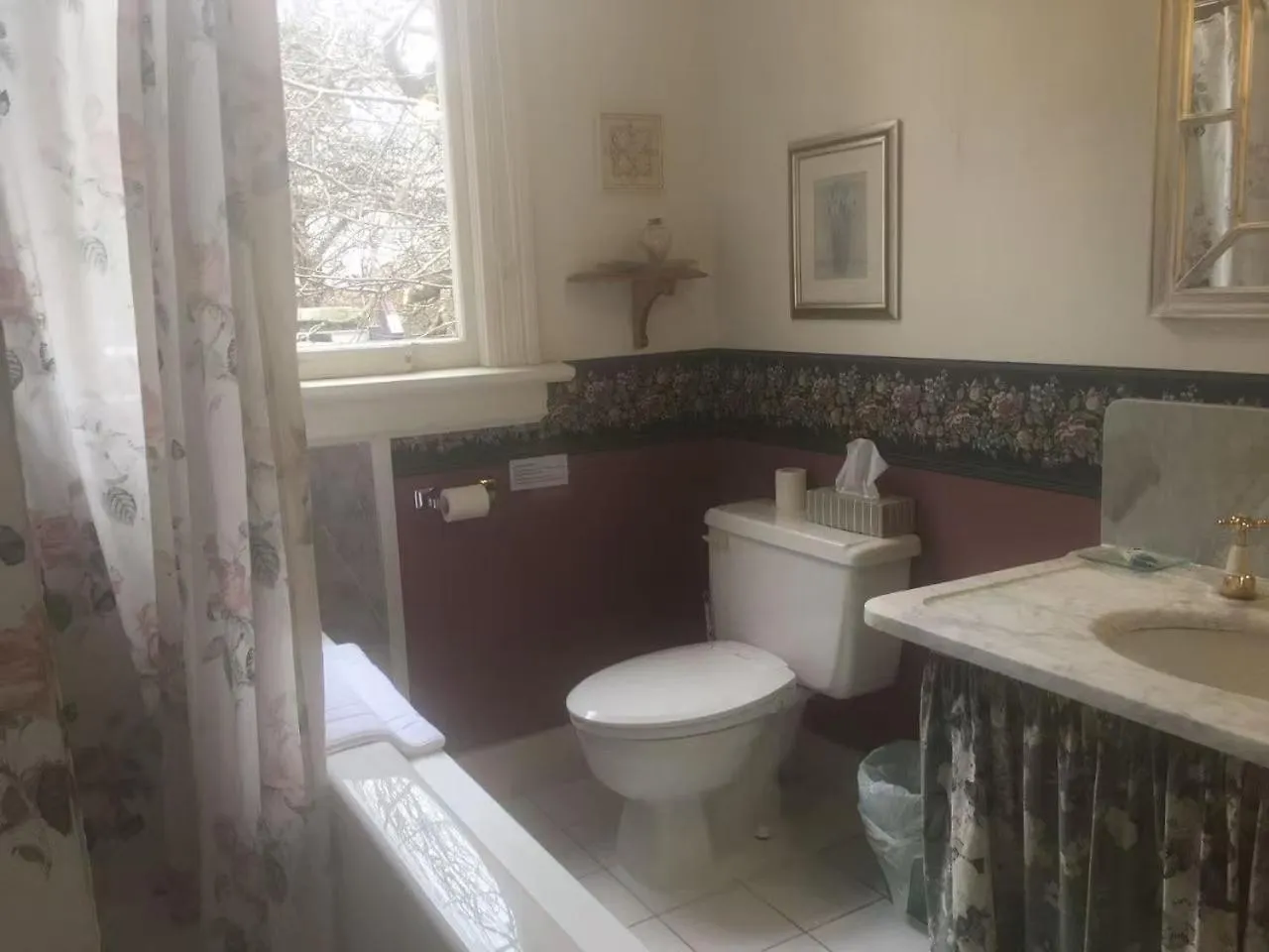 Haterleigh Heritage Inn Victoria Bed & Breakfast