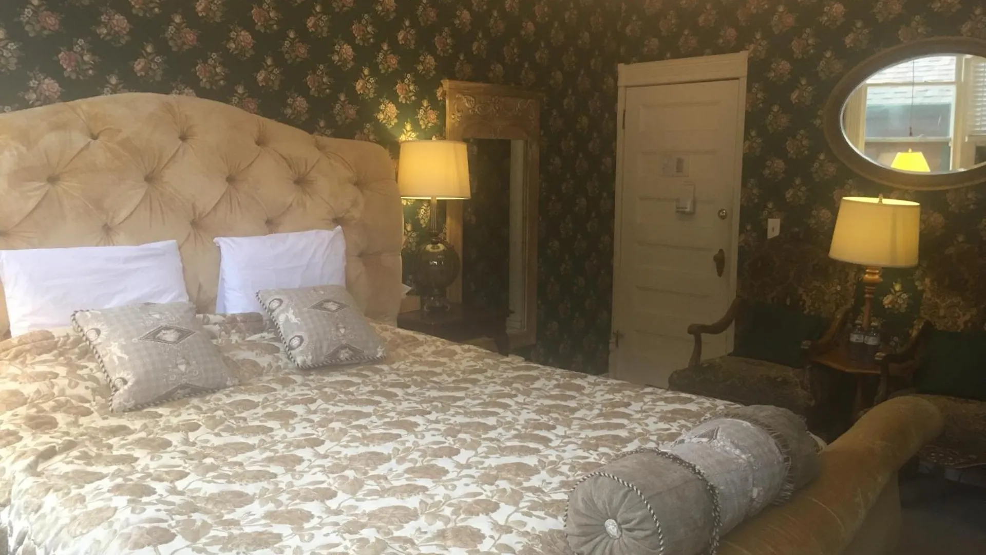 Haterleigh Heritage Inn Victoria Canada
