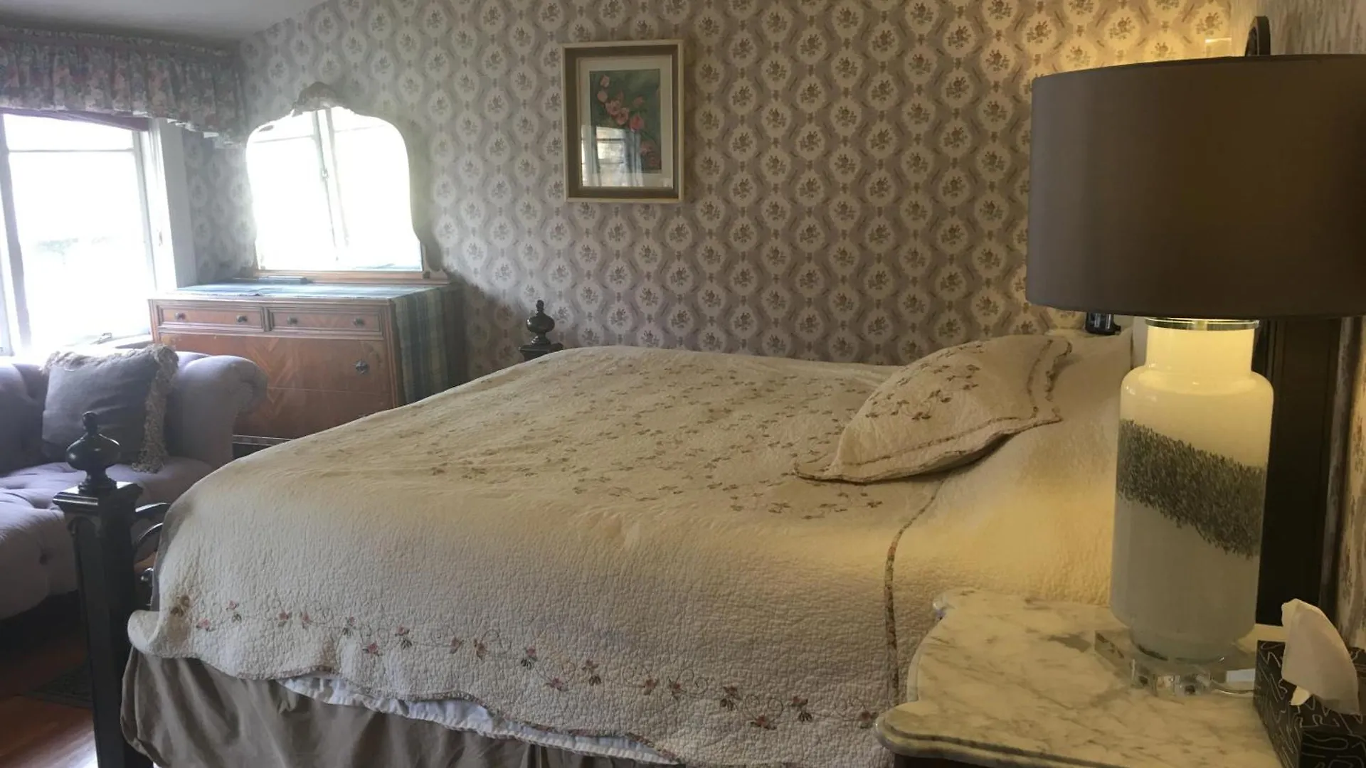 Haterleigh Heritage Inn Victoria Canada