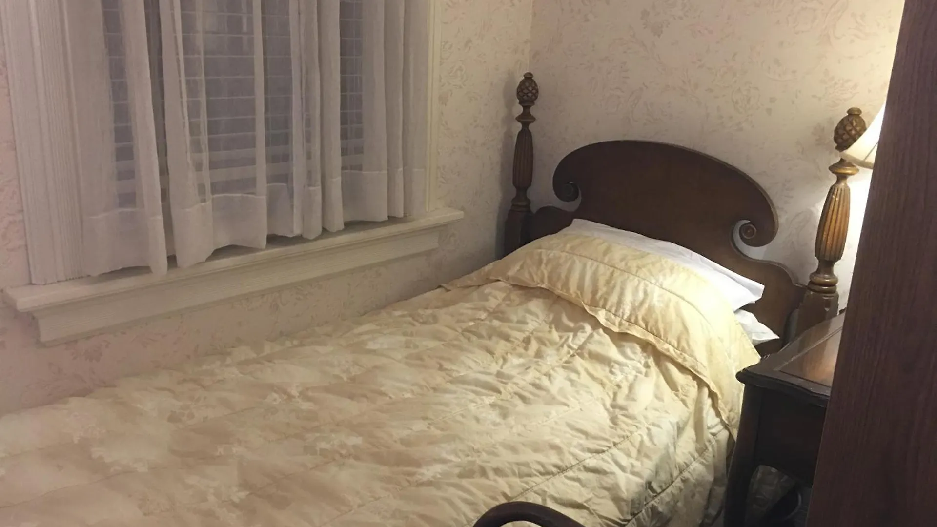 Haterleigh Heritage Inn Victoria Bed & Breakfast